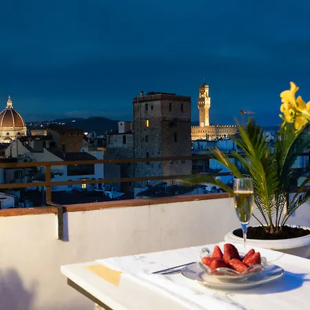 Daire Pitti Luxury Terrace By Mmega *